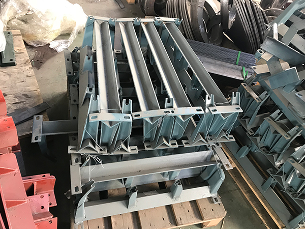 Belt conveyor bracket